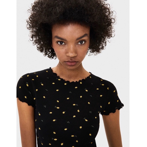 Zara Tops - Lettuce Trim Printed Top